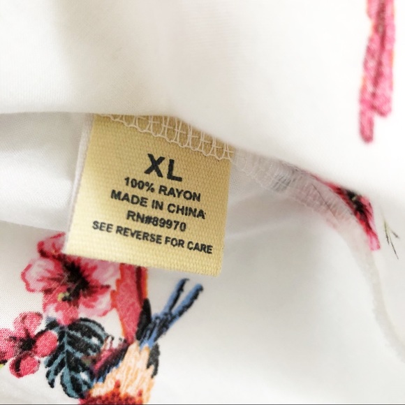 Love Notes short sleeve parrot tropical top - Picture 5 of 6